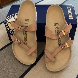 Mayari sandal size 37